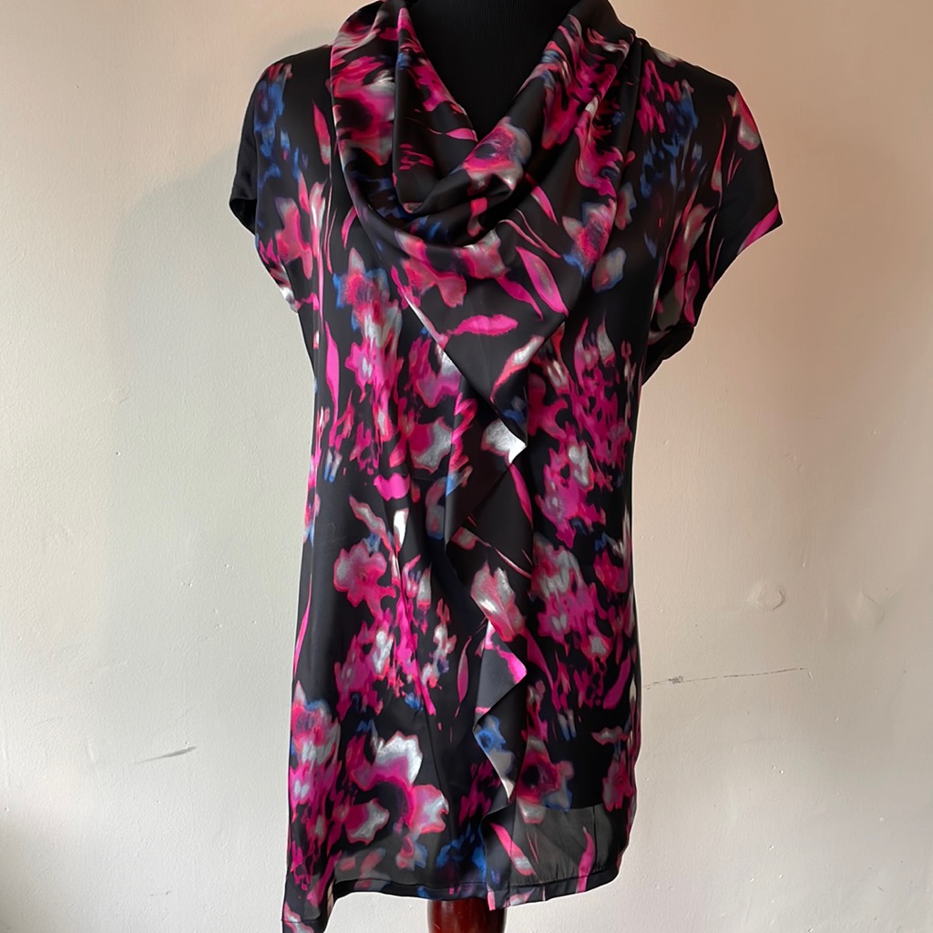 Gorgeous Satin Feel Soft Feminine Blouse Size 4 Gorgeous Satin Feel Soft Feminine Blouse Size 4